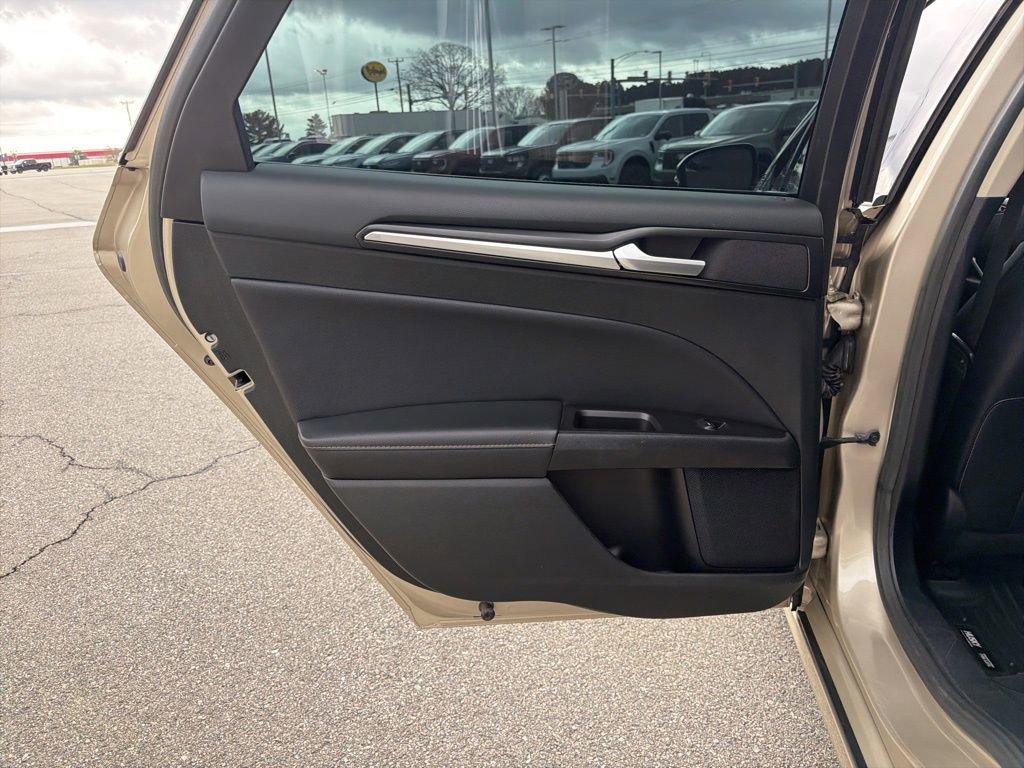 Used 2017 Ford Fusion Titanium image 16