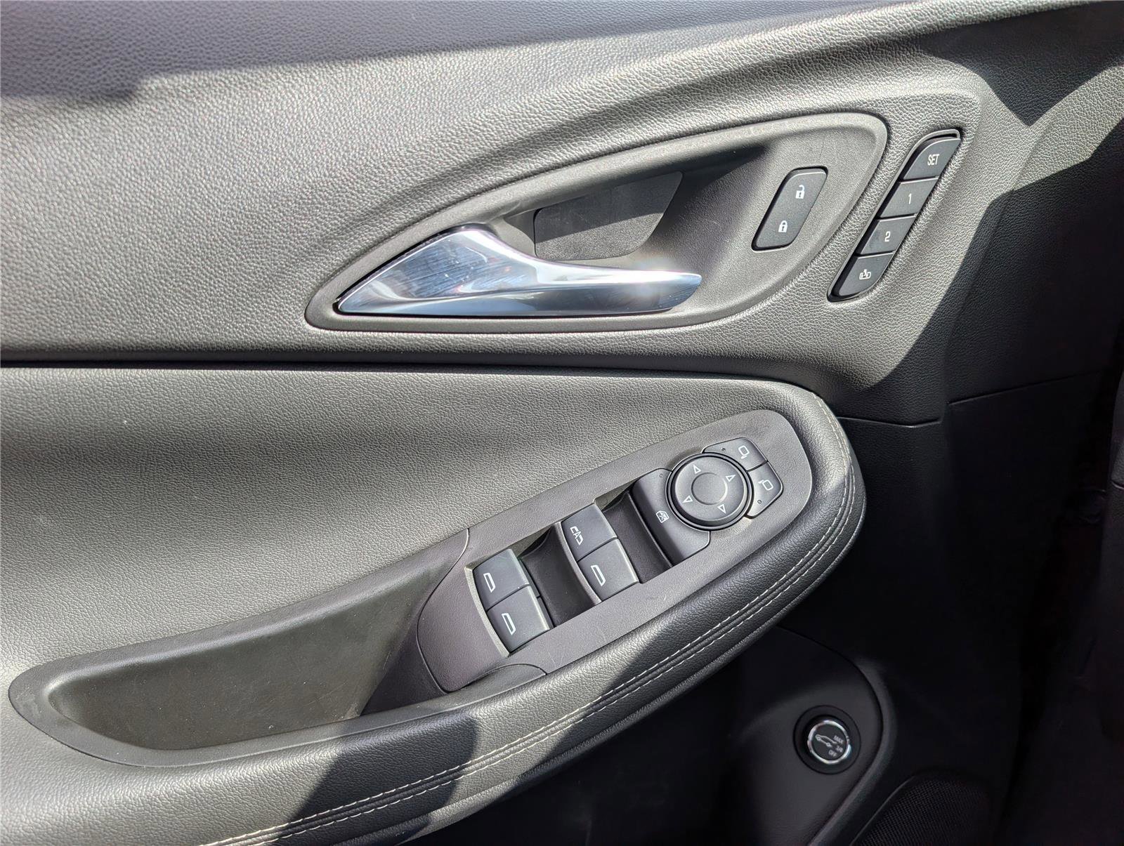 Used 2023 Buick Encore GX Essence w/ Experience Buick Package image 19