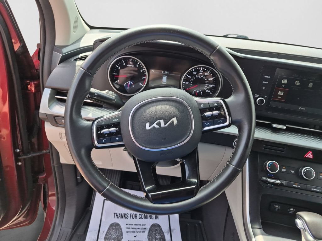 Used 2023 Kia Carnival LX FWD image 28