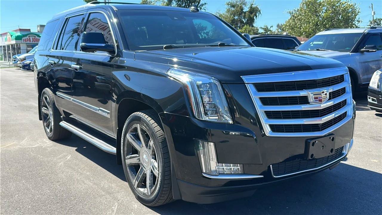 Used 2015 Cadillac Escalade Luxury AWD/4WD image 6
