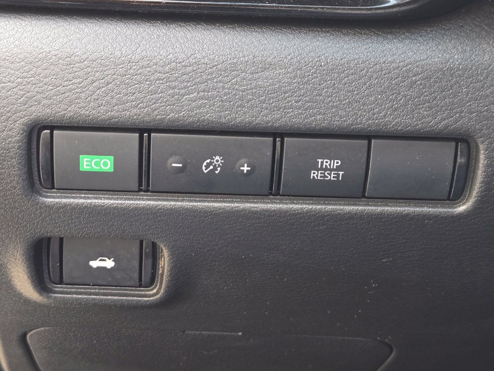 Used 2025 Nissan Sentra SV FWD image 21