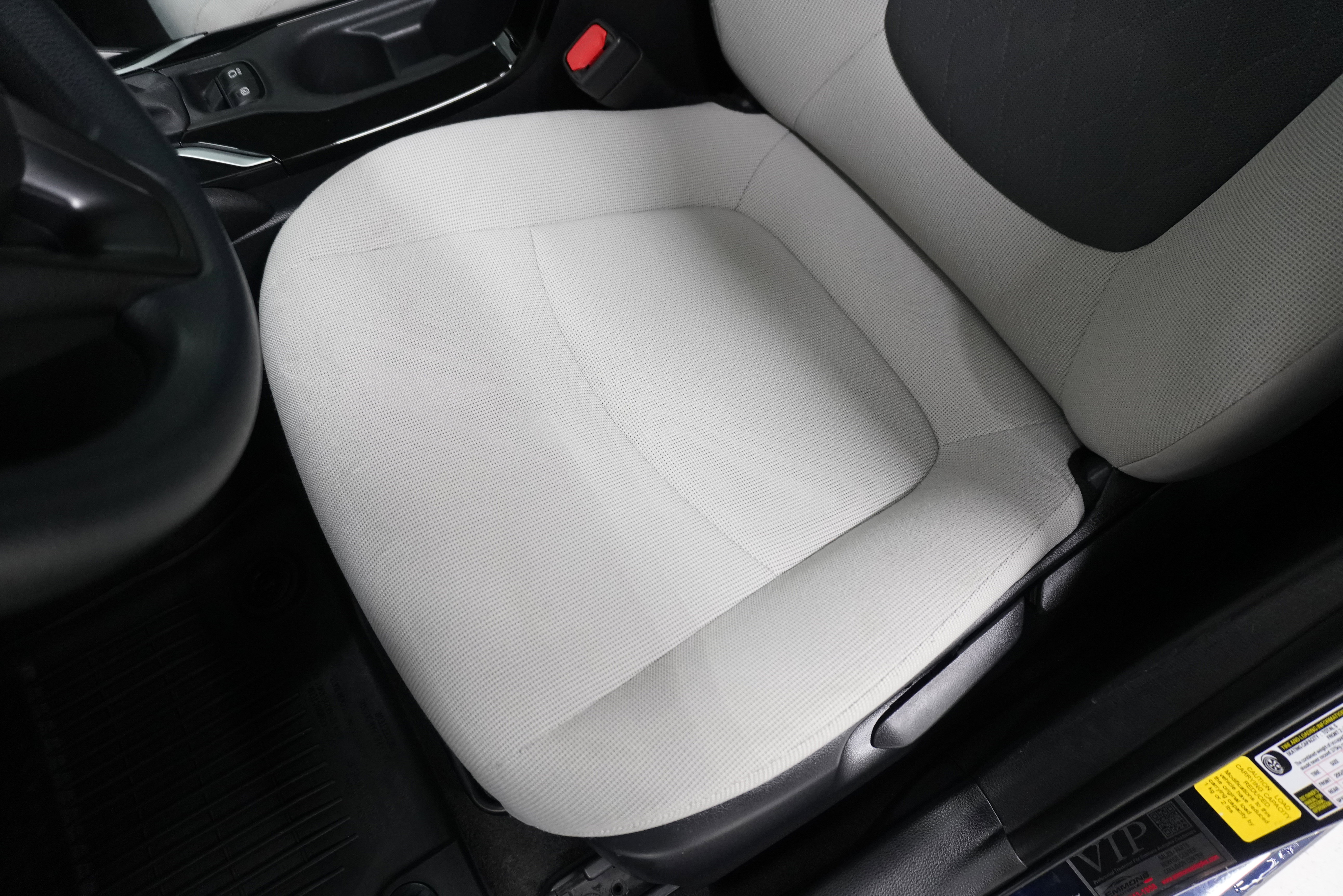 Used 2021 Toyota Corolla LE image 11