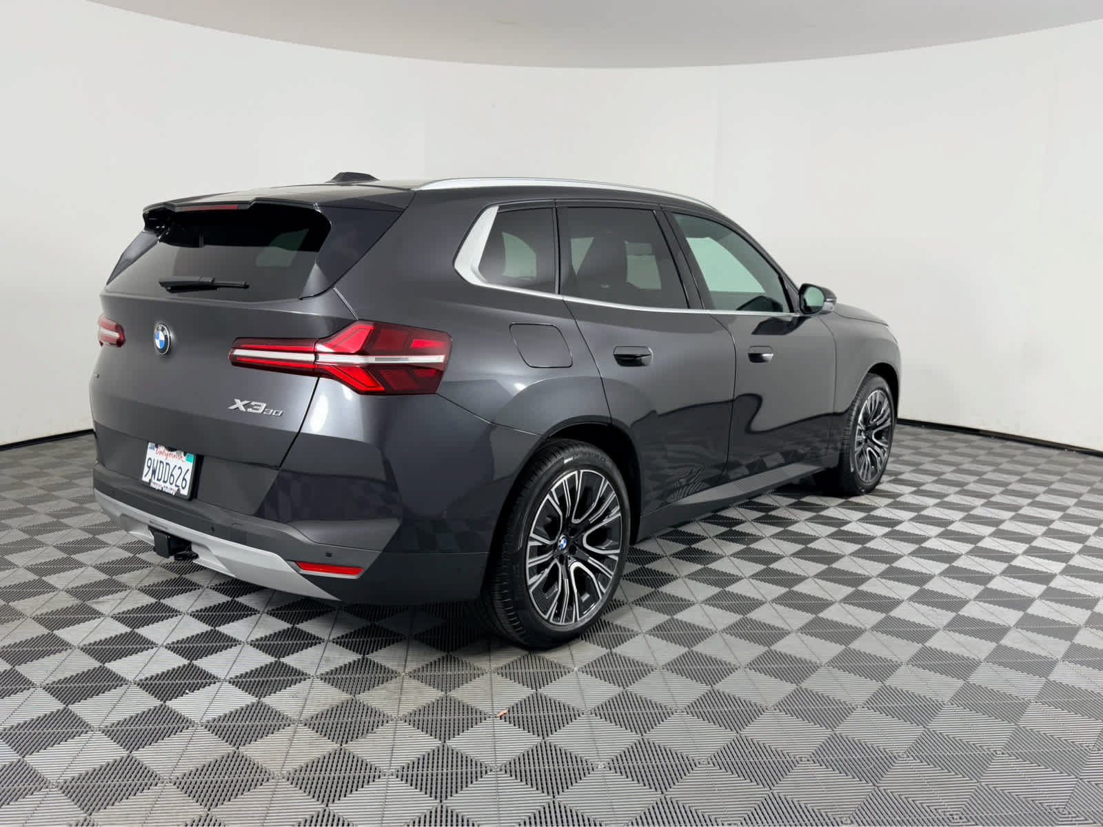 Used 2025 BMW X3 xDrive30i AWD/4WD image 3
