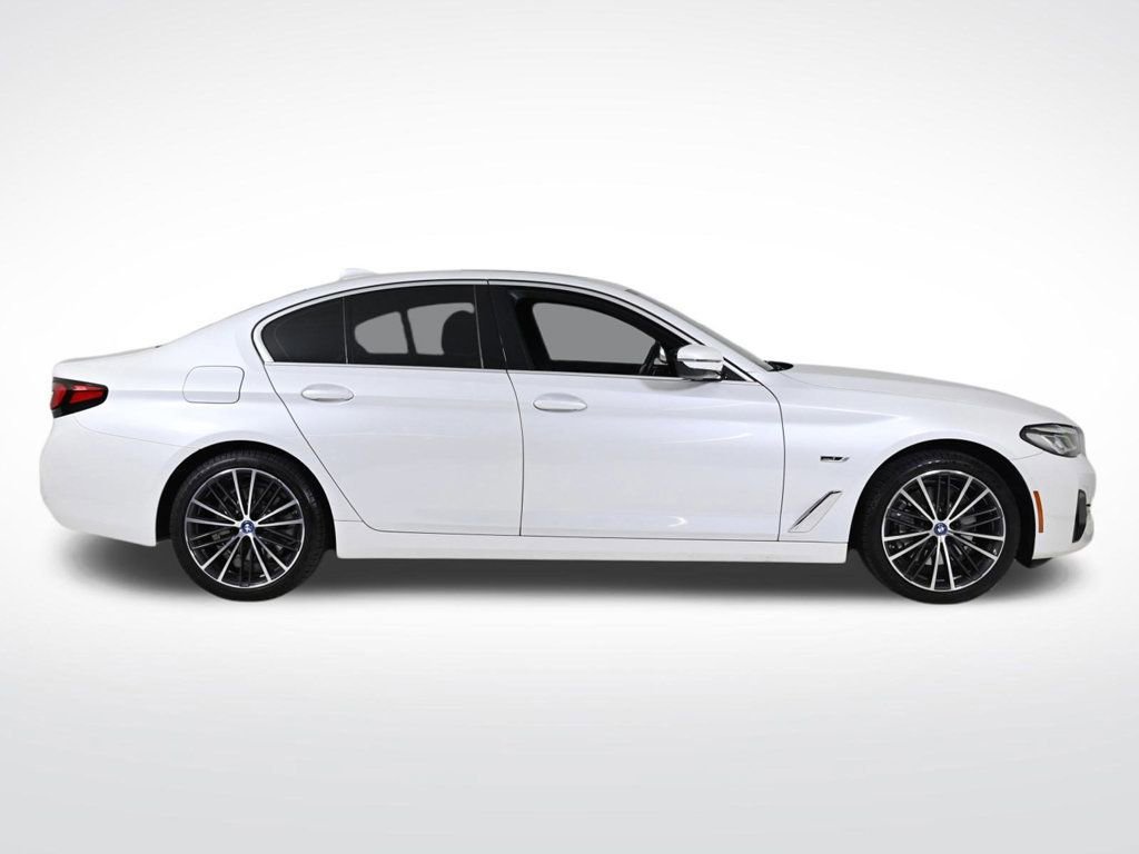 Used 2023 BMW 530e xDrive w/ Premium Package image 6