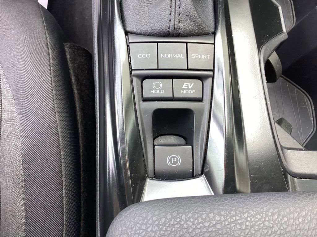 Used 2025 Toyota Camry LE FWD image 32