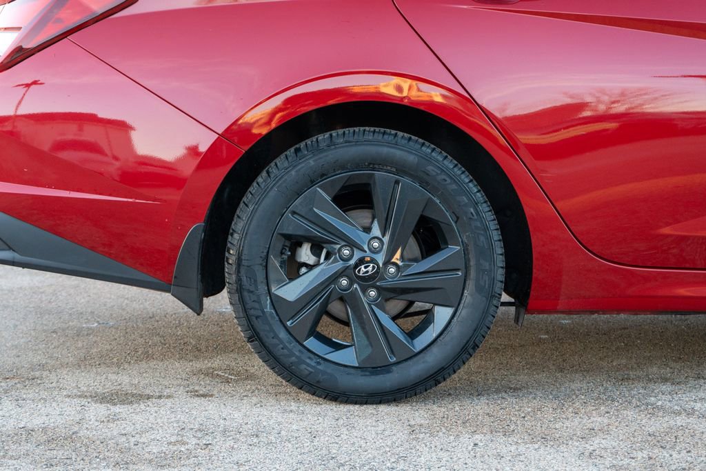 Certified 2023 Hyundai Elantra SEL w/ Preferred Accessory Package image 9