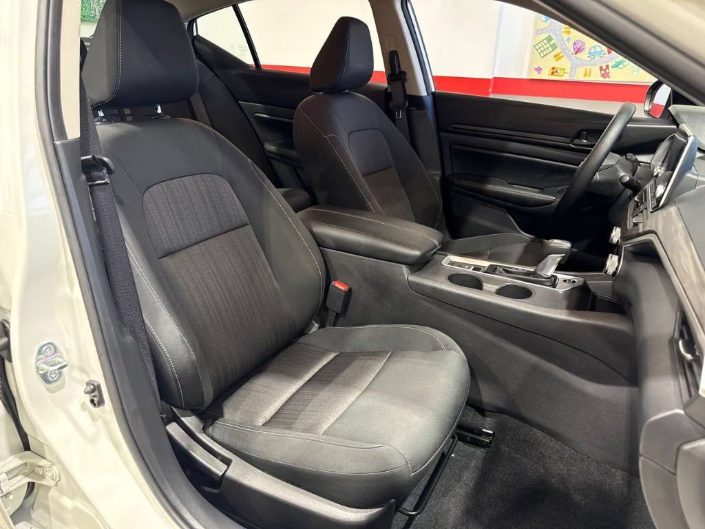 Used 2026 Nissan Altima 2.5 SV AWD/4WD image 16