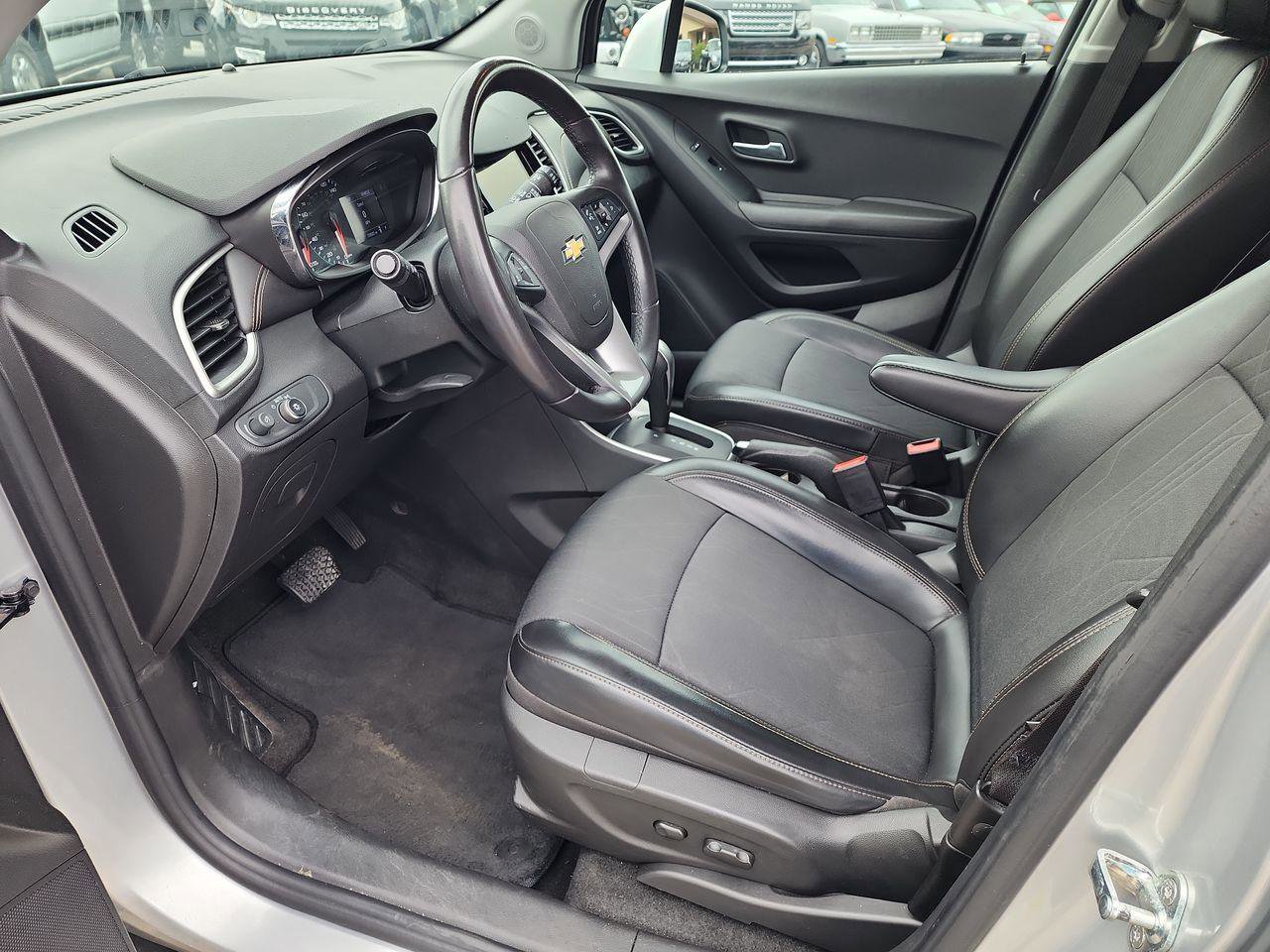 Used 2019 Chevrolet Trax LT w/ LT Convenience Package image 3