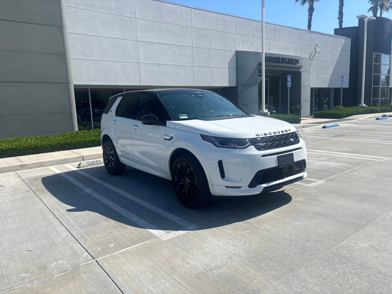 Used 2023 Land Rover Discovery Sport SE R-Dynamic AWD/4WD image 2