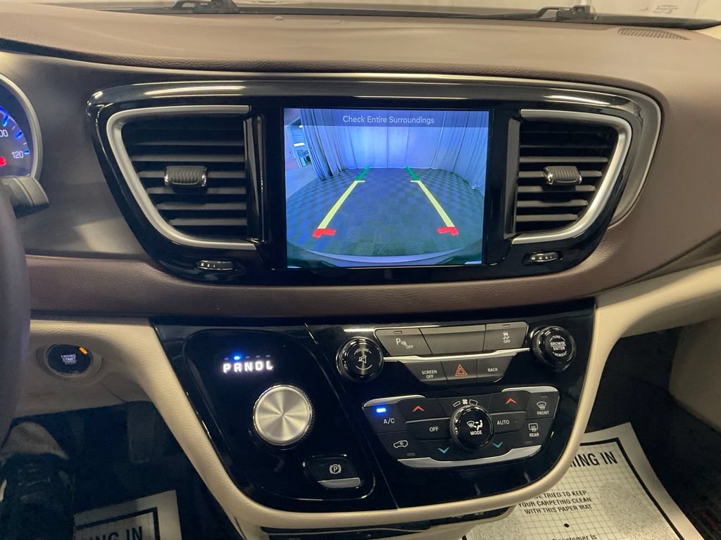 Used 2017 Chrysler Pacifica Touring-L Plus FWD image 25