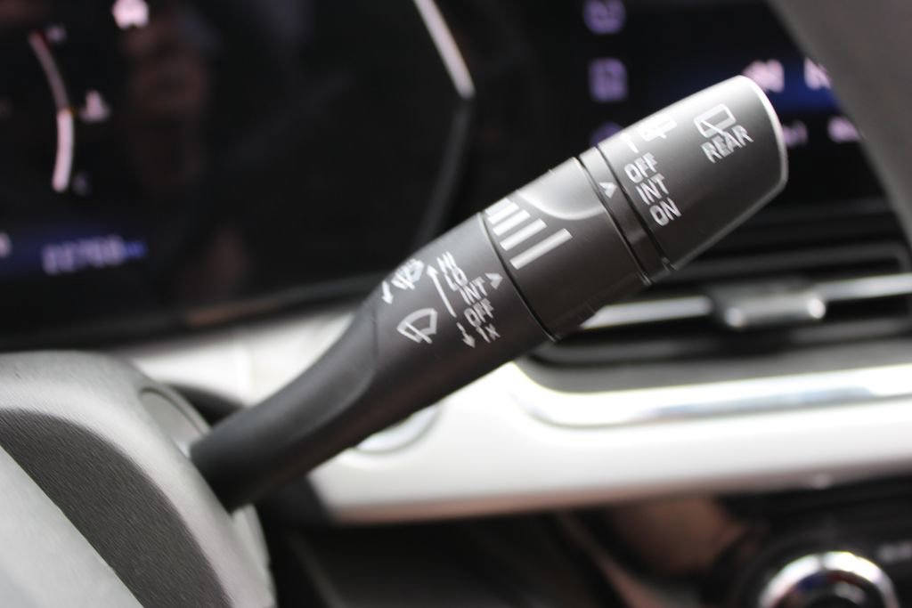 Used 2025 Chevrolet Trax LT image 37