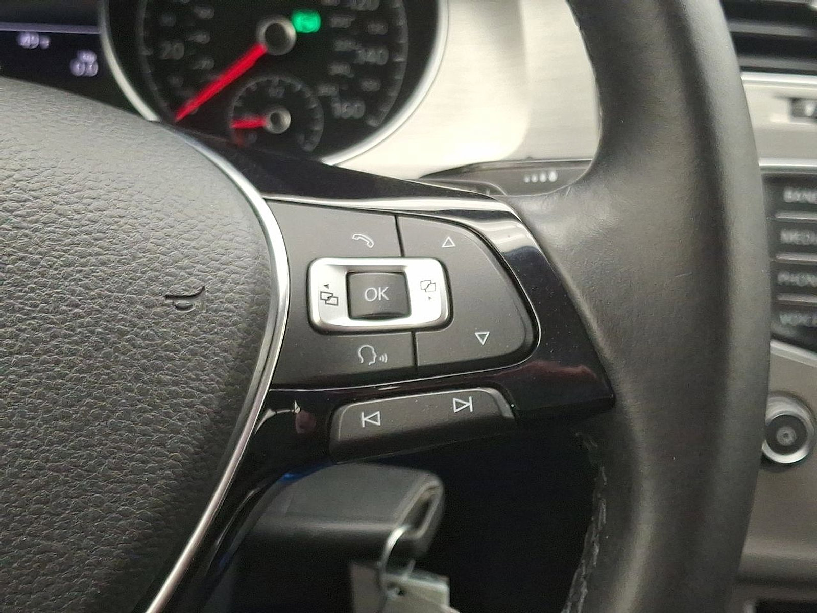 Used 2016 Volkswagen Golf S image 18