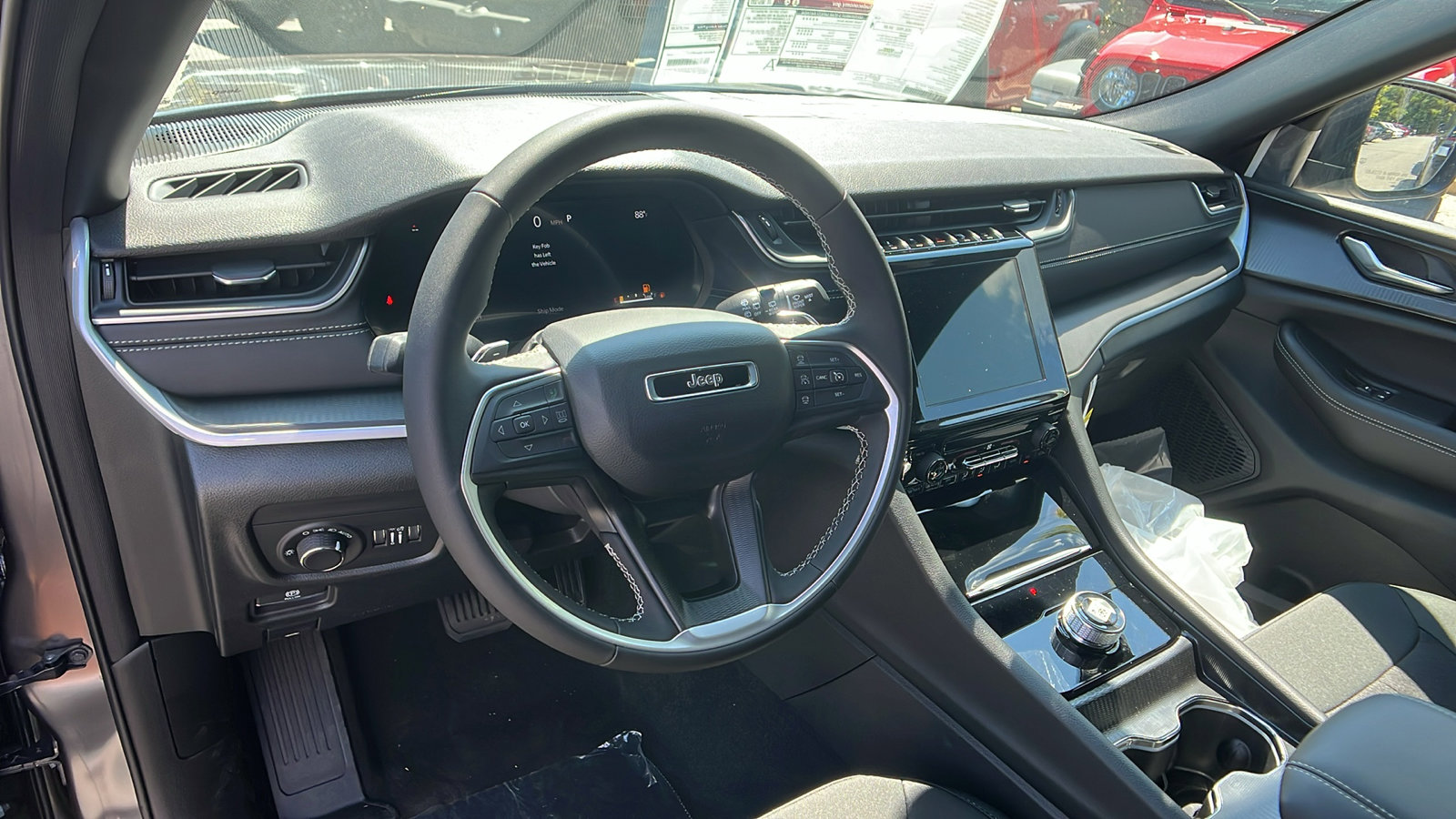 New 2025 Jeep Grand Cherokee Laredo w/ MOPAR Finishing Package image 21