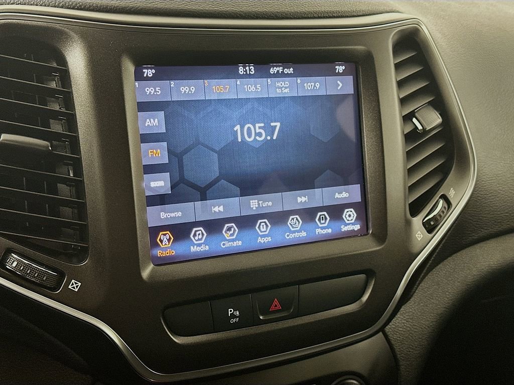 Used 2020 Jeep Cherokee Trailhawk w/ Cold Weather Group image 17