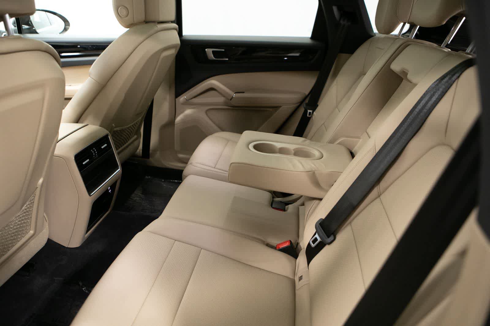 Certified 2023 Porsche Cayenne AWD/4WD image 34