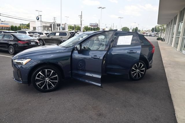 Used 2024 Volvo XC60 B5 Ultimate w/ Protection Package Premier AWD/4WD image 45