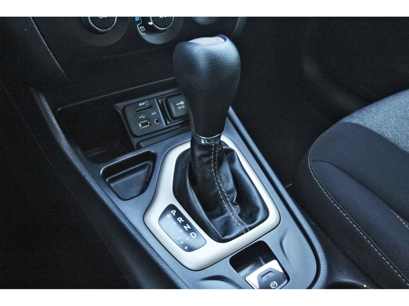 Used 2016 Jeep Cherokee Sport image 28