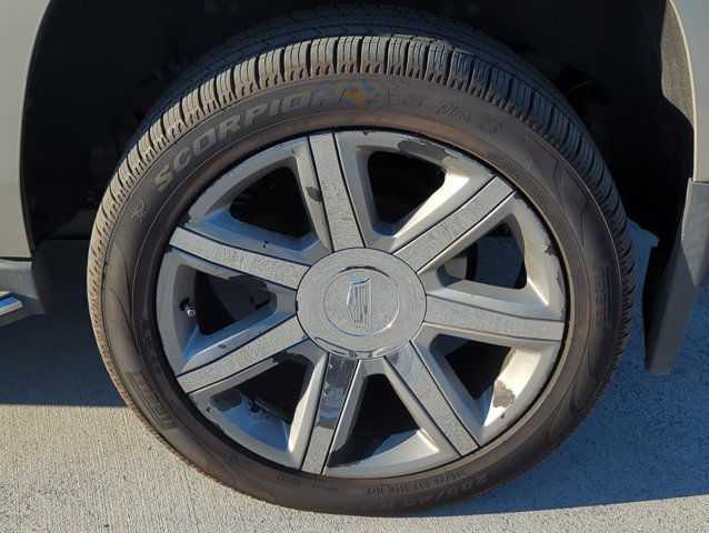 Used 2016 Cadillac Escalade Luxury image 6