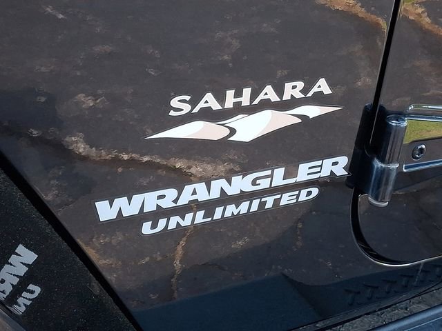 Used 2011 Jeep Wrangler Unlimited Sahara w/ Dual Top Group AWD/4WD image 31