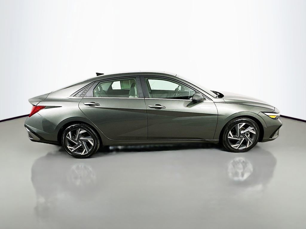 Used 2024 Hyundai Elantra Limited FWD image 7