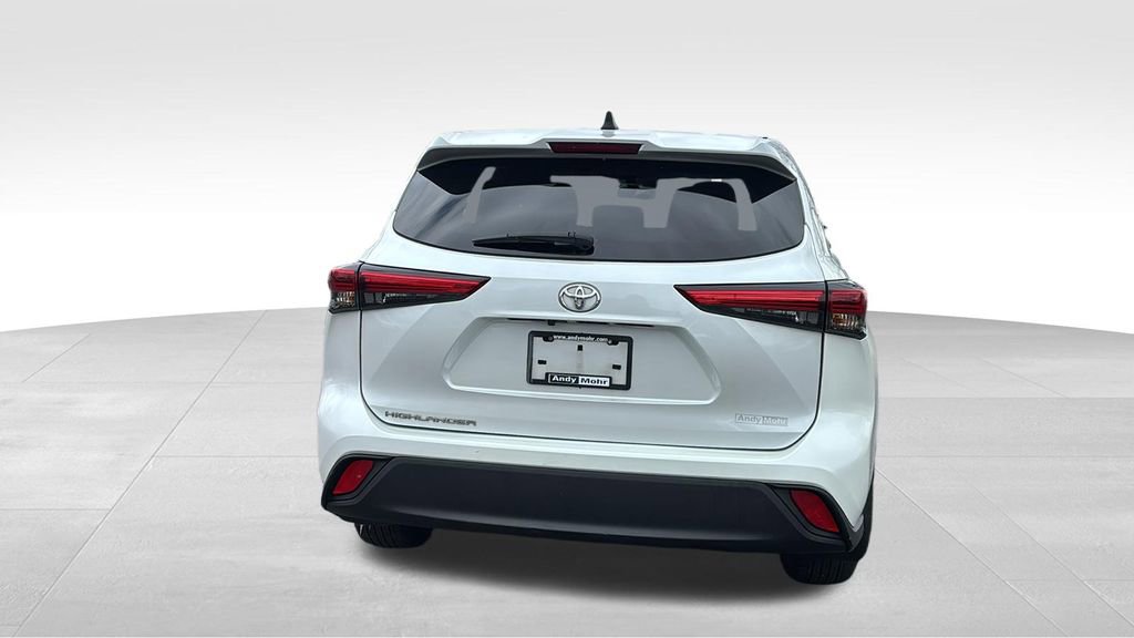 Used 2023 Toyota Highlander L image 6