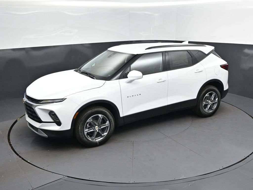 New 2026 Chevrolet Blazer LT w/ Convenience Package FWD image 31