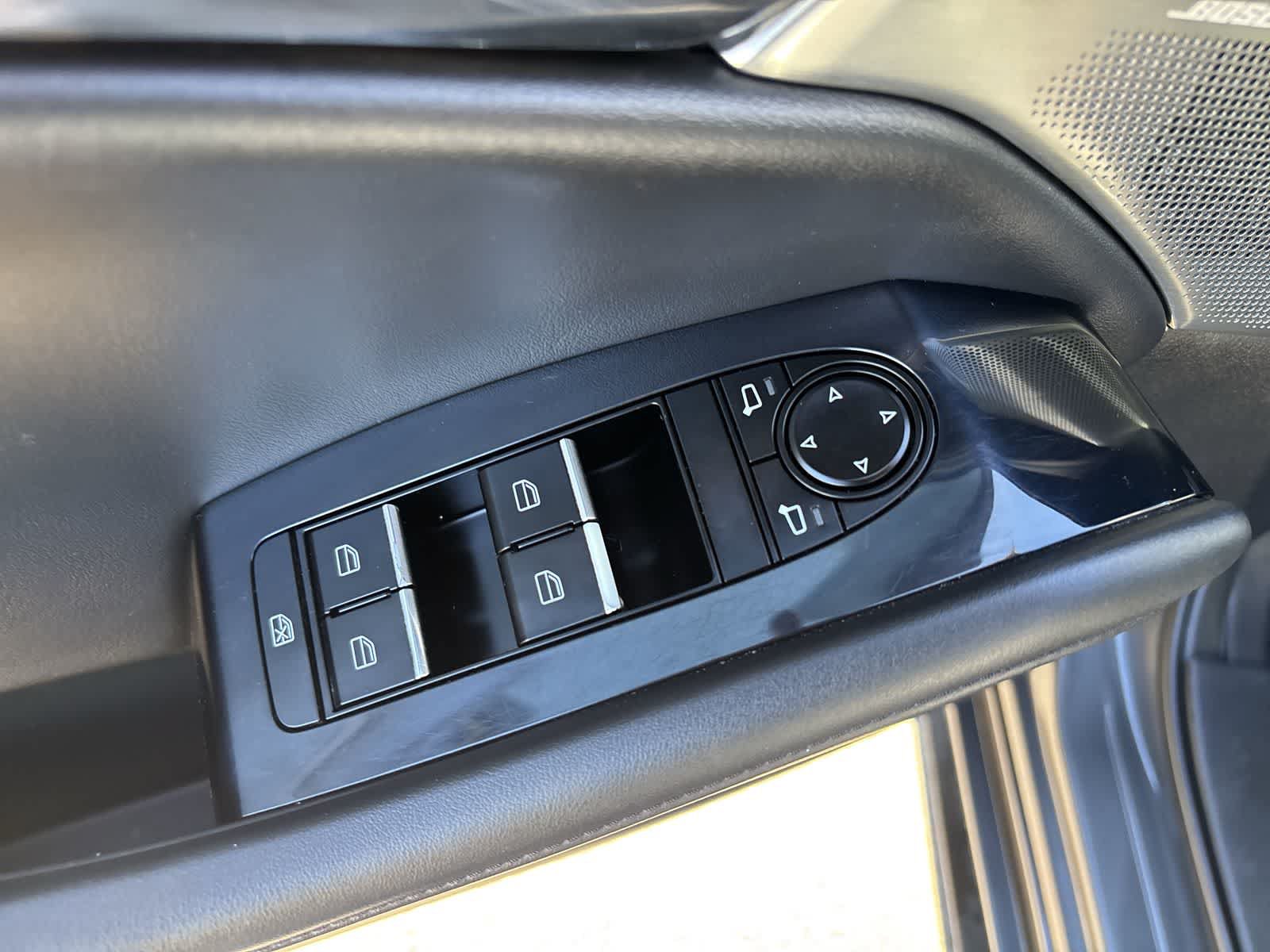 Used 2019 MAZDA MAZDA3 Hatchback w/ Preferred Package FWD image 10