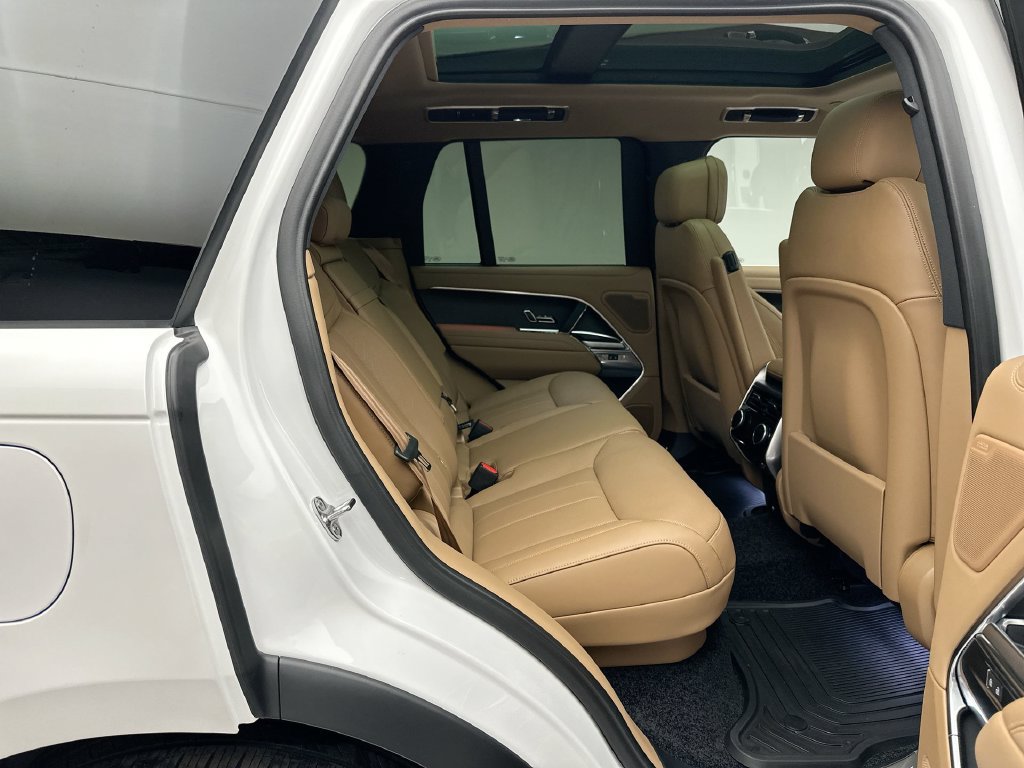 New 2025 Land Rover Range Rover SE AWD/4WD image 5