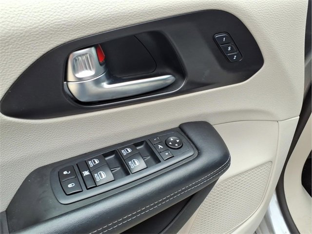 Used 2020 Chrysler Pacifica Limited image 12