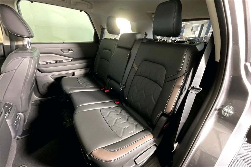 New 2026 Nissan Pathfinder Platinum w/ Cargo Package image 15