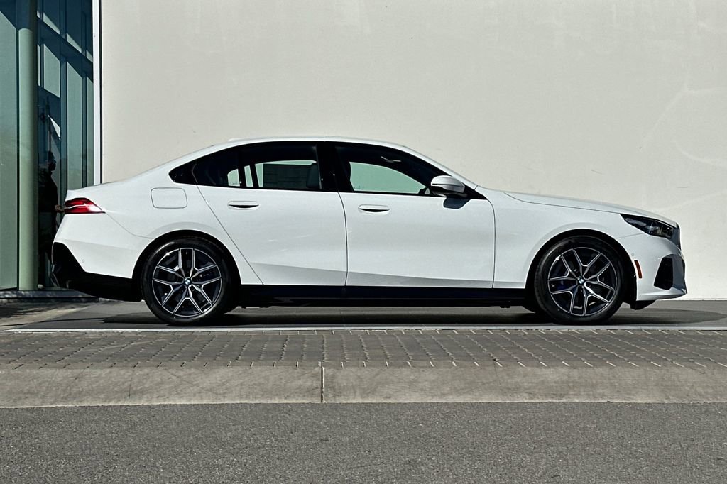 New 2026 BMW i5 eDrive40 w/ M Sport Package image 2