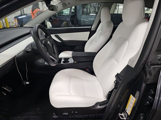 Used 2022 Tesla Model Y Long Range image 2