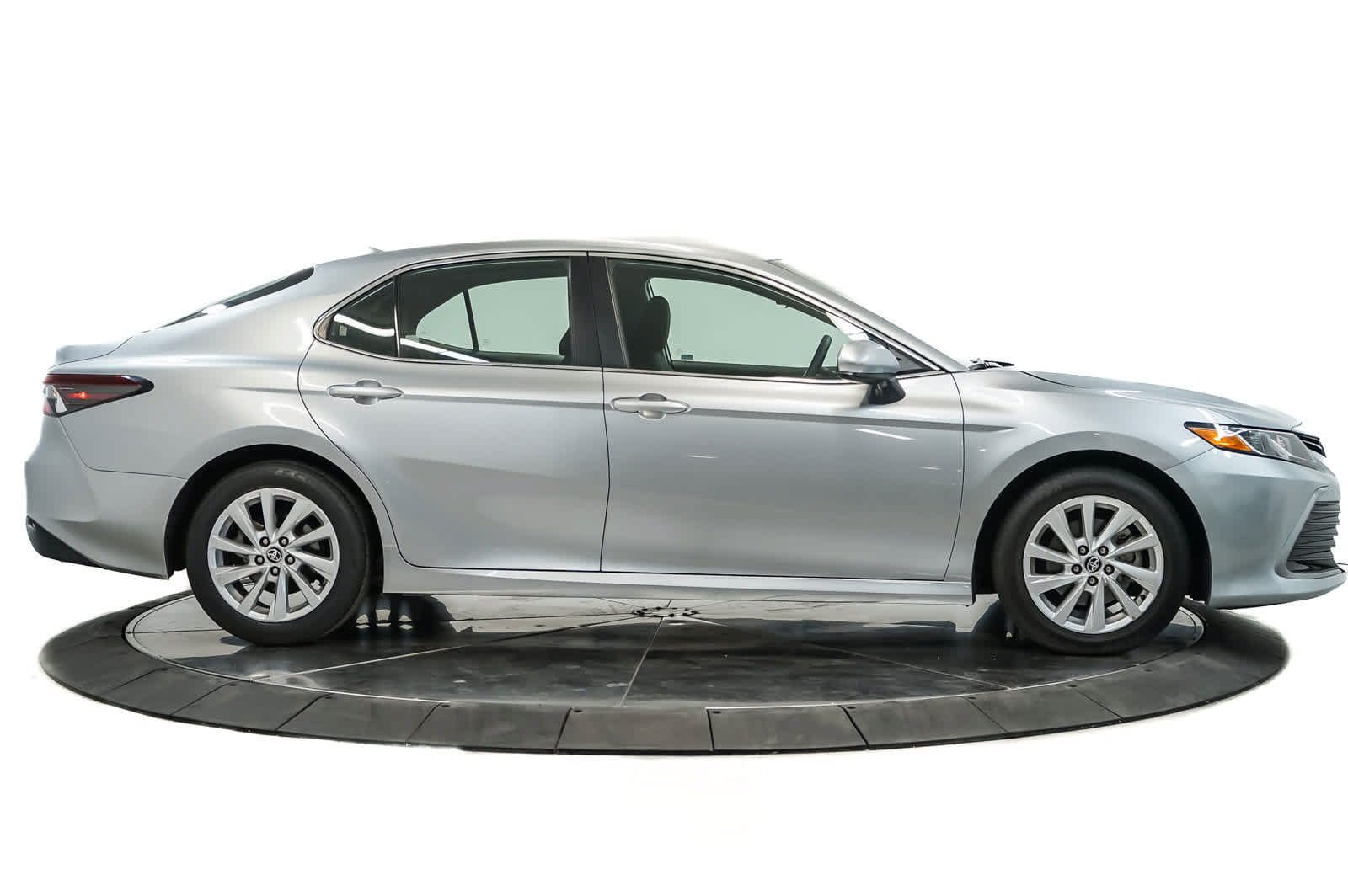 Used 2024 Toyota Camry LE FWD image 8