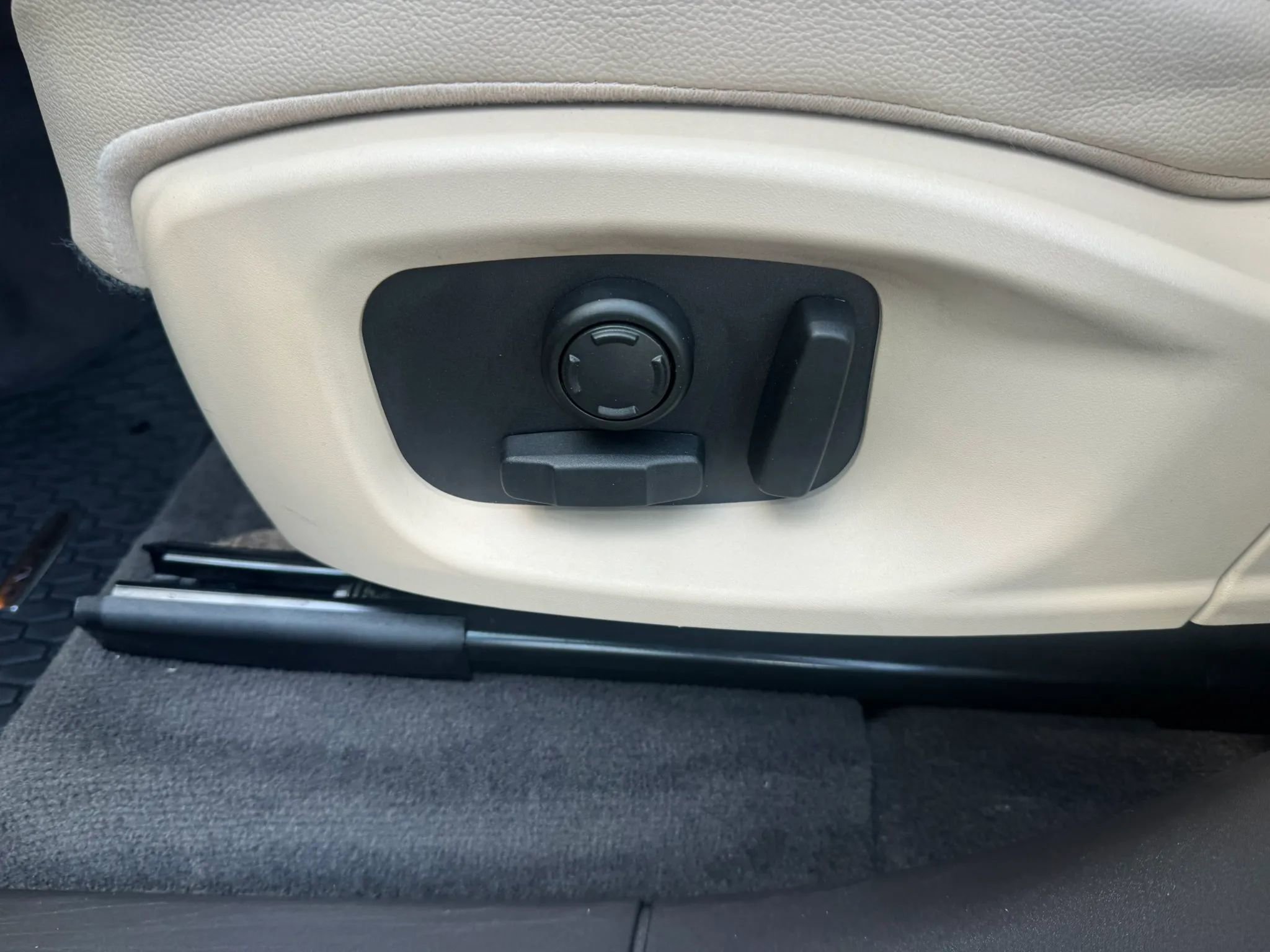 Used 2017 Jaguar F-PACE Prestige image 19