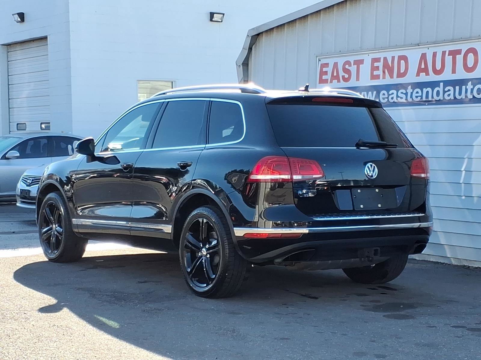 Used 2017 Volkswagen Touareg Wolfsburg Edition AWD/4WD image 3