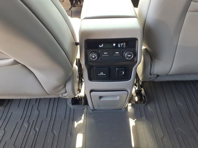 Used 2017 GMC Acadia SLT AWD/4WD image 16