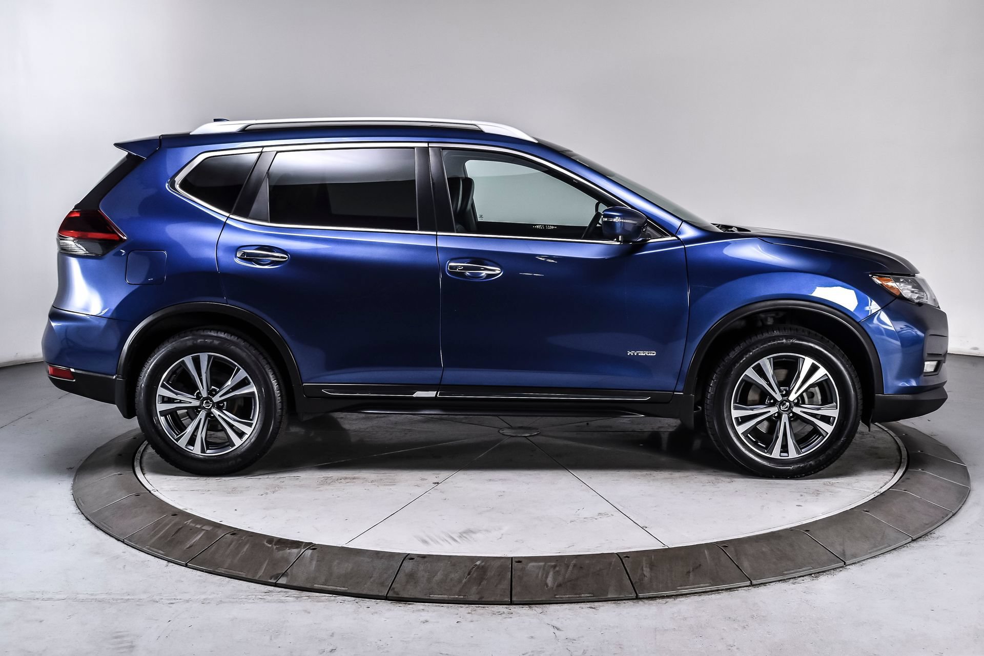 Used 2018 Nissan Rogue SL w/ Premium Package AWD/4WD image 7