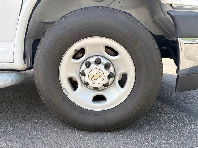 Used 2024 Chevrolet Express 2500 w/ Driver Convenience Package RWD image 20