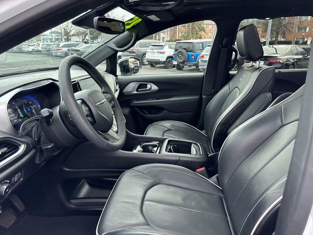 Used 2025 Chrysler Pacifica Limited FWD image 6