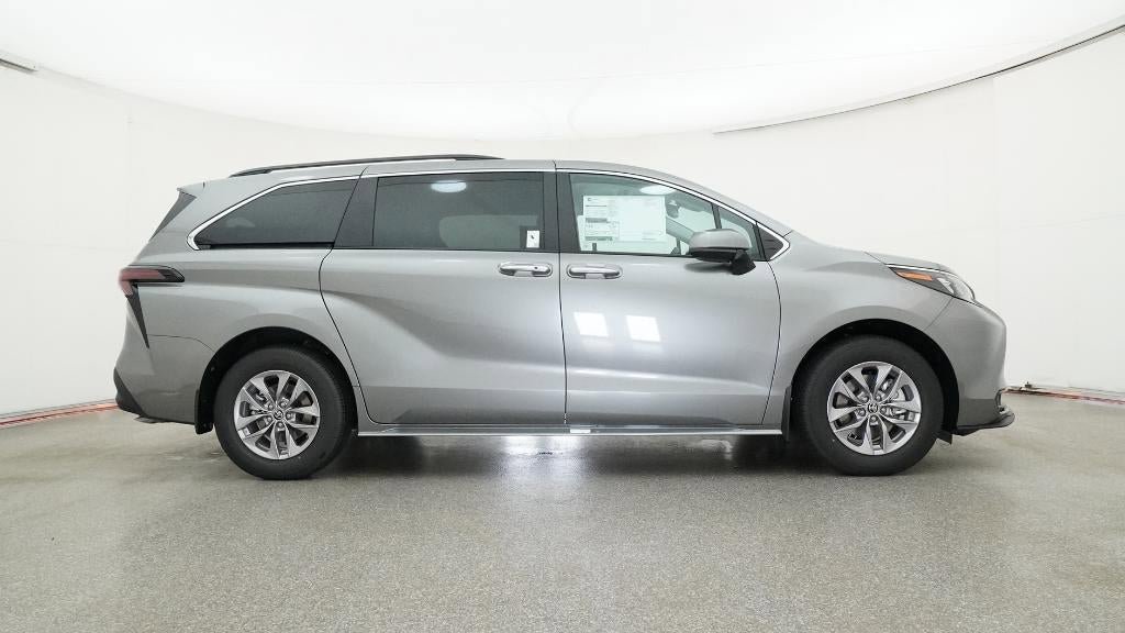 New 2026 Toyota Sienna XLE FWD image 27