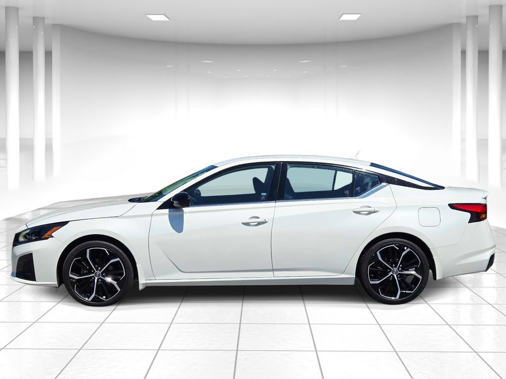 Used 2023 Nissan Altima 2.5 SR FWD image 6