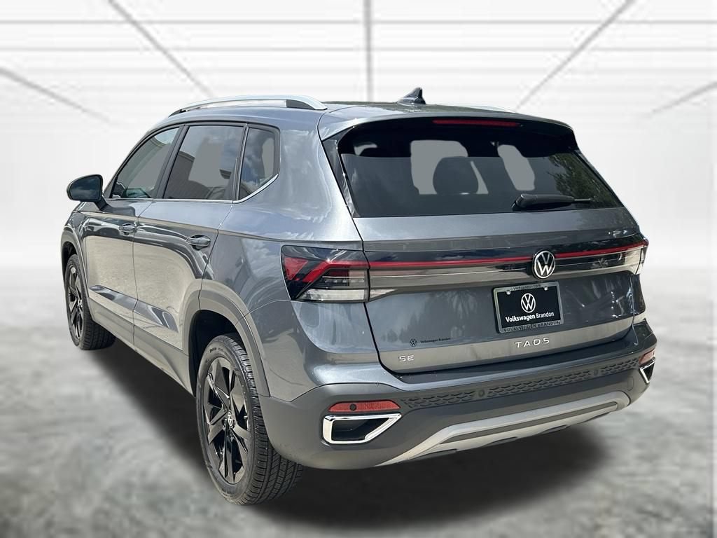 New 2026 Volkswagen Taos SE FWD image 3