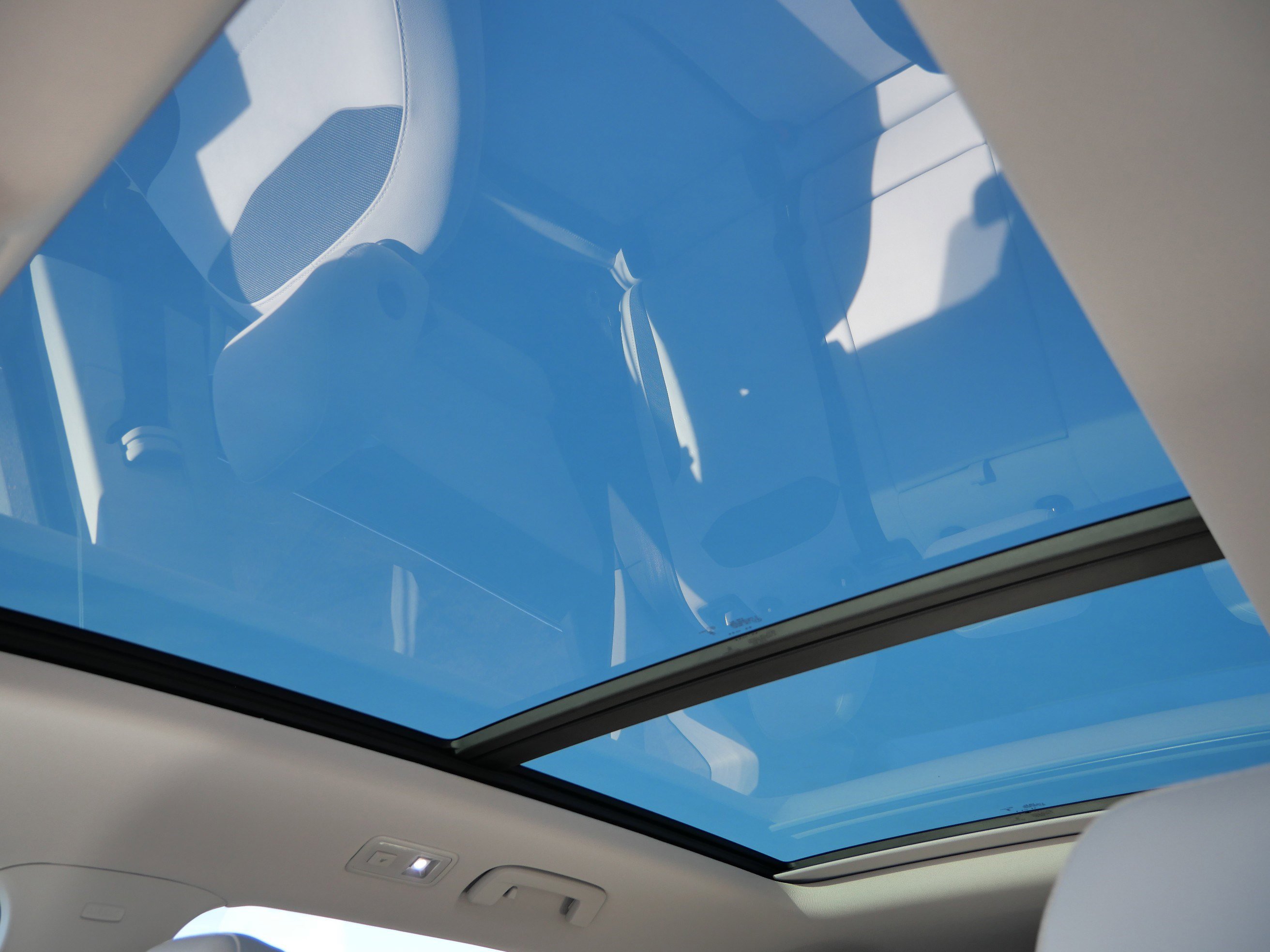 Certified 2025 Volkswagen Taos SE image 34