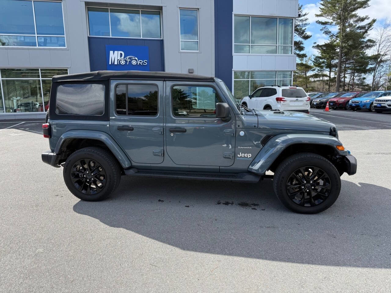Used 2024 Jeep Wrangler Unlimited Sahara AWD/4WD image 5