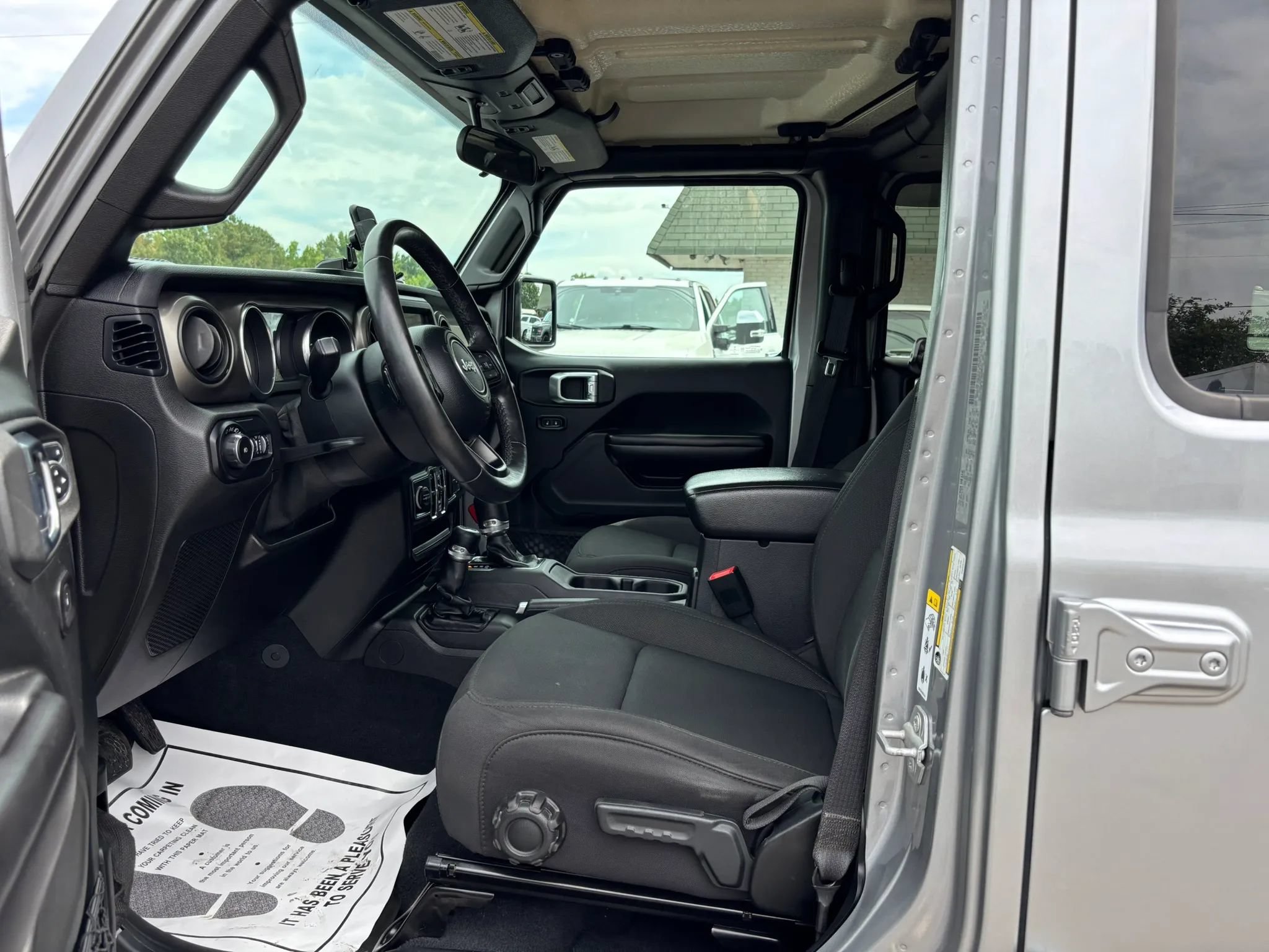 Used 2019 Jeep Wrangler Unlimited Sport S AWD/4WD image 17