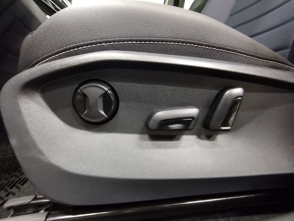New 2026 Volkswagen Taos SEL AWD/4WD image 20