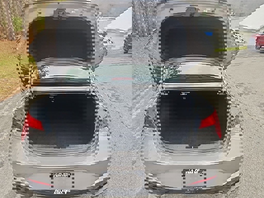 Used 2023 Hyundai Elantra SEL w/ Convenience Package image 19