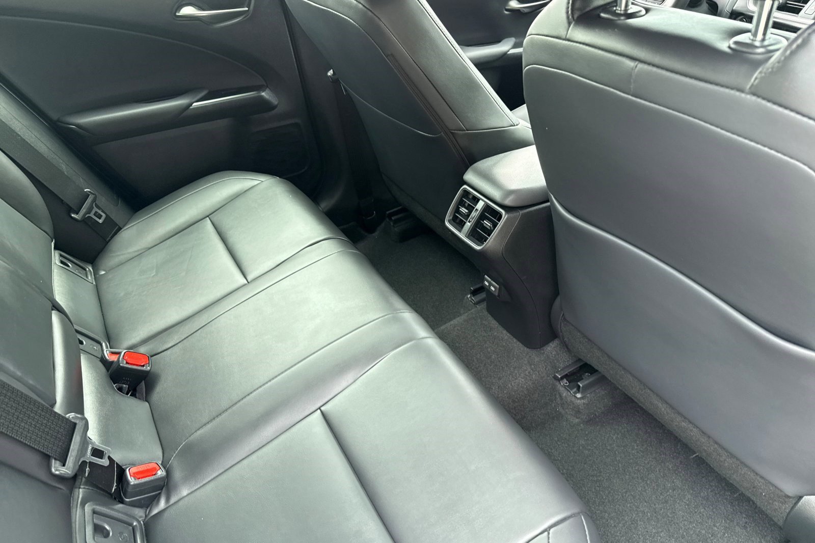 Certified 2025 Lexus UX 300h FWD w/ Accessory Package (Z2) image 29