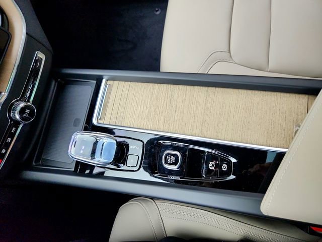New 2026 Volvo XC60 B5 Plus w/ Climate Package image 22