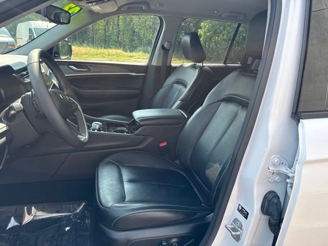 Used 2023 Jeep Grand Cherokee Limited w/ Black Appearance Package AWD/4WD image 18